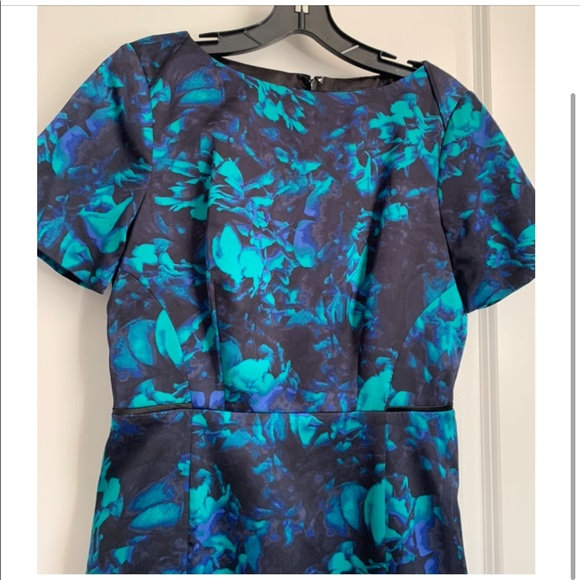 Tahari floral blue/ Navy Sheath Short Sleeve dress Size 6 - Picture 2 of 6
